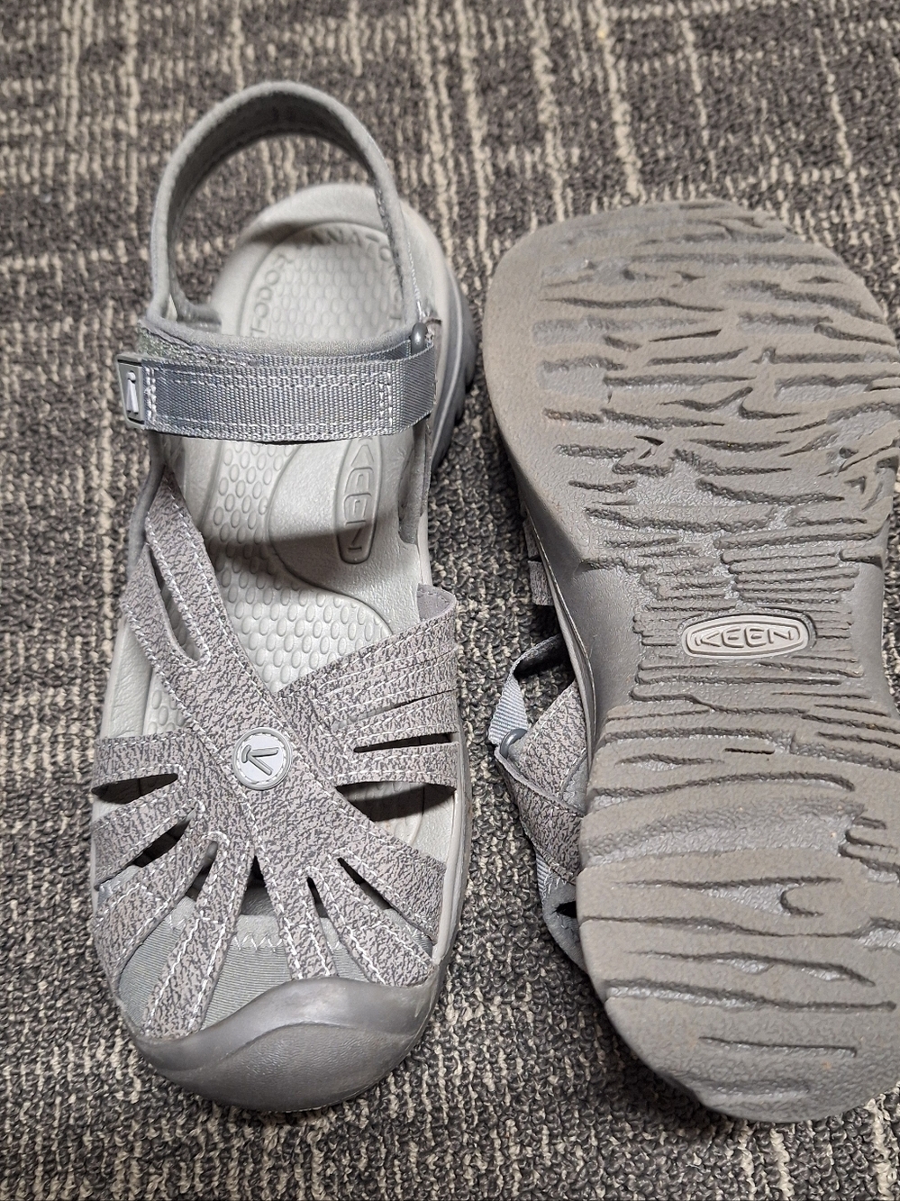 Keen Women's Silver/Grey Closed-Toe Sport Sandals
